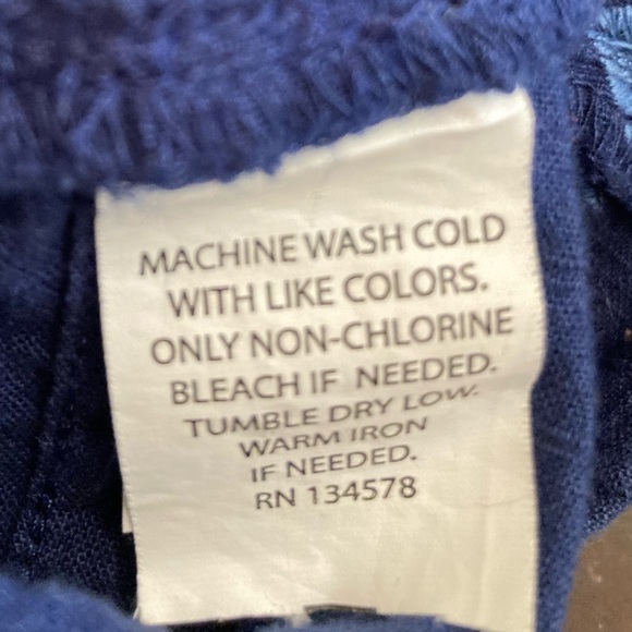 Vineyard Vines embroidered v-neck shirt - Picture 5 of 5